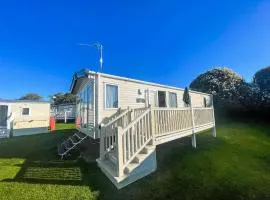 Wonderful 6 Berth Caravan For Hire At Manor Park, Hunstanton, Norfolk Ref 23028S