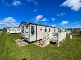 6 Berth Caravan With Decking At Sunnydale Holiday Park Ref 35243Kg，位于劳斯的酒店