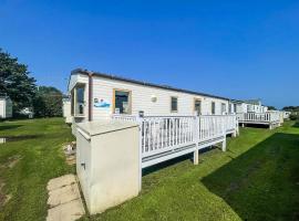 8 Berth Caravan With Decking At Sunnydale In Lincolnshire Ref 35087S，位于劳斯的酒店