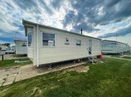 Lovely 6 Berth Caravan At Seawick Holiday Park In Essex Ref 27008S