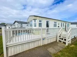 Lovely Caravan For Hire With Large Decking Area In Hunstanton Ref 23218K