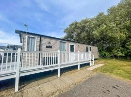 Stunning Caravan With Large Decking At Manor Park In Hunstanton Ref 23016K，位于亨斯坦顿的露营地