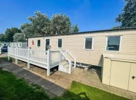 Homely Caravan With Outside Decking Ref 20381Bs