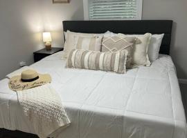 The Sunshine Homestay，位于新士麦那海滩的酒店