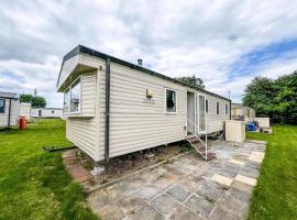 Homely 8 Berth Caravan At Valley Farm Nearby Clacton-On-Sea Ref 46623V，位于Great Clacton的酒店