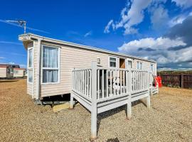 6 Berth Caravan Nearby Hunstanton Beach Front In Norfolk Ref 13019L，位于亨斯坦顿的酒店