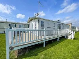 Lovely Caravan With Large Decking At Naze Marine Holiday Park Ref 17306Br