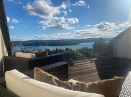 Villa Kaja by Maggie mit Pool, Kamin und traumhaftem Blick auf den Möhnesee，位于Delecke的酒店