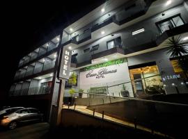 Hotel CasaBlanca，位于西圣巴巴拉的酒店