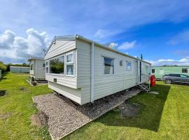 Lovely 6 Berth Caravan At Sunnydale Holiday Park Ref 35375S，位于劳斯的酒店