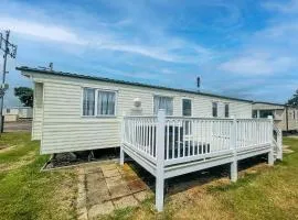 Lovely Caravan With Decking And Free Wifi At Valley Farm, Essex Ref 46610V