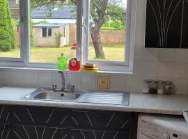 Modern Apartment in Luton