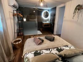 Cocon cosy appart romantique, jacuzzi piscine，位于Puget的酒店