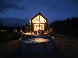 Domek mazurski całoroczny nad jeziorem z jacuzzi SPA，位于帕瑟姆的乡村别墅