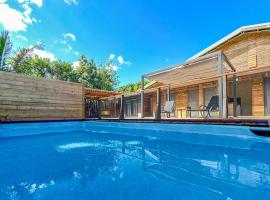 POOL AC King Bed Cozy Rooms - Villa Vaiaire，位于Vaïare的酒店