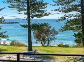 Arcoola 1 - Overlooking Main Beach