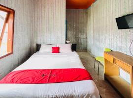 RedDoorz at Serdika Pavilion Berastagi，位于不拉士打宜的酒店