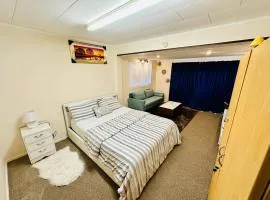2 Bedroom Homestay Close to Airport