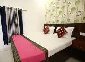 Goroomgo Hanuman Ji Ayodhya Near Ram Mandir 400m - Prime Location - Luxury and Spacious Room with Newly Renovated