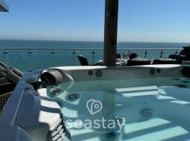 Aurora Spa Seaview Penthouse Ramsgate，位于Kent的酒店