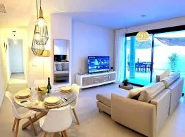 Samuel Luxury 2bedroom Apartment, Large patio, free wifi and private parking BY NAMASTE ELITE