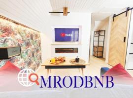 L'Etoile by MRODBNB - Appart Neuf - Vue Mer - 25m Plage & Resto - Ciné - cheminée - Popcorn，位于康卡勒的酒店