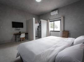 Palms Lodge，位于Lopes的酒店