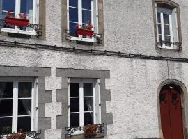 Number 22 - Le Dorat - Apartment One with garden & free parking