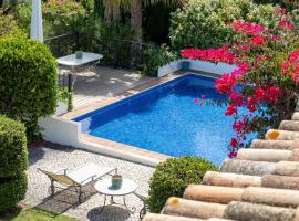 Almancil Sea and Countryside Secluded Villa，位于Quartos的酒店