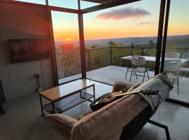 Villa Toscana II - Excelentes Vistas y Confort，位于塞拉纳镇的带停车场的酒店