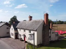 The Red Lion, Madley