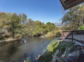 Sequoia Riverfront House with Private Beach