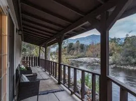 Sequoia Riverfront Guest House Right On The Water