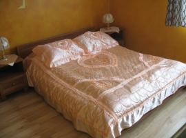 Hotel Pod Dębem，位于Chocianów的酒店