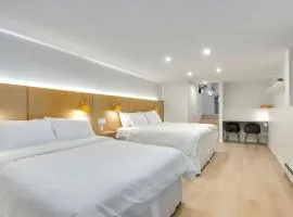 Modern King-Size Guest Suite
