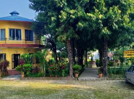 Safari Wildlife Lodge & Camp，位于奇旺的酒店