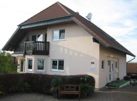 Ferienwohnung Erholung am Hainich，位于Bischofroda的带停车场的酒店