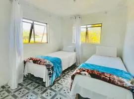 Tonga Airport Cottage - Private Twin Room with Shared bathroom - Budget Accommodation