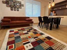 CASA BOX APARTMENT Free garage，位于马里博尔的带停车场的酒店