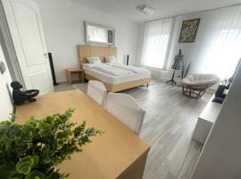 Alpesi Apartman Downtown，位于索普隆的酒店