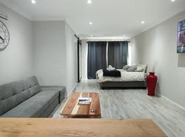 DINAS Self-Catering Accommodation Flat 2，位于奥兰治蒙德的酒店