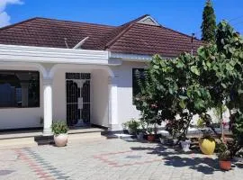 House with parking space in Dar es Salaam