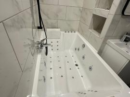 STUDIO JACCUZZI A 2 Min dAvignon，位于莱斯安格尔斯的酒店