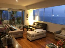 Miraflores Bungalow214 Duplex Frente al mar，位于利马的酒店