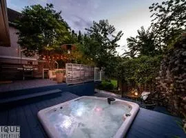 Hidden Gem Home-HotTub-Firetable-King Bed-BBQ -Deck