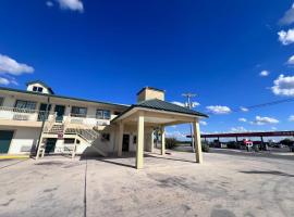 OYO Hotel Pearsall I-35 East，位于Pearsall的酒店