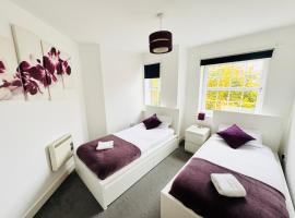 Spacious 2-Bedroom Haven with Modern Amenities in Bradley Stoke，位于布里斯托的酒店