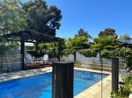 Happy Wanderer Motel Bendigo CHILDREN NOT PERMITTED over 18s only，位于本迪戈的酒店