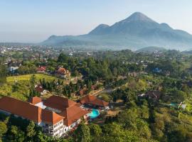 Royal Hotel and Villas Trawas，位于塔瓦斯的酒店