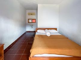 Guest House Surya Ayu Permai Buleleng Mitra RedDoorz，位于Panji的酒店